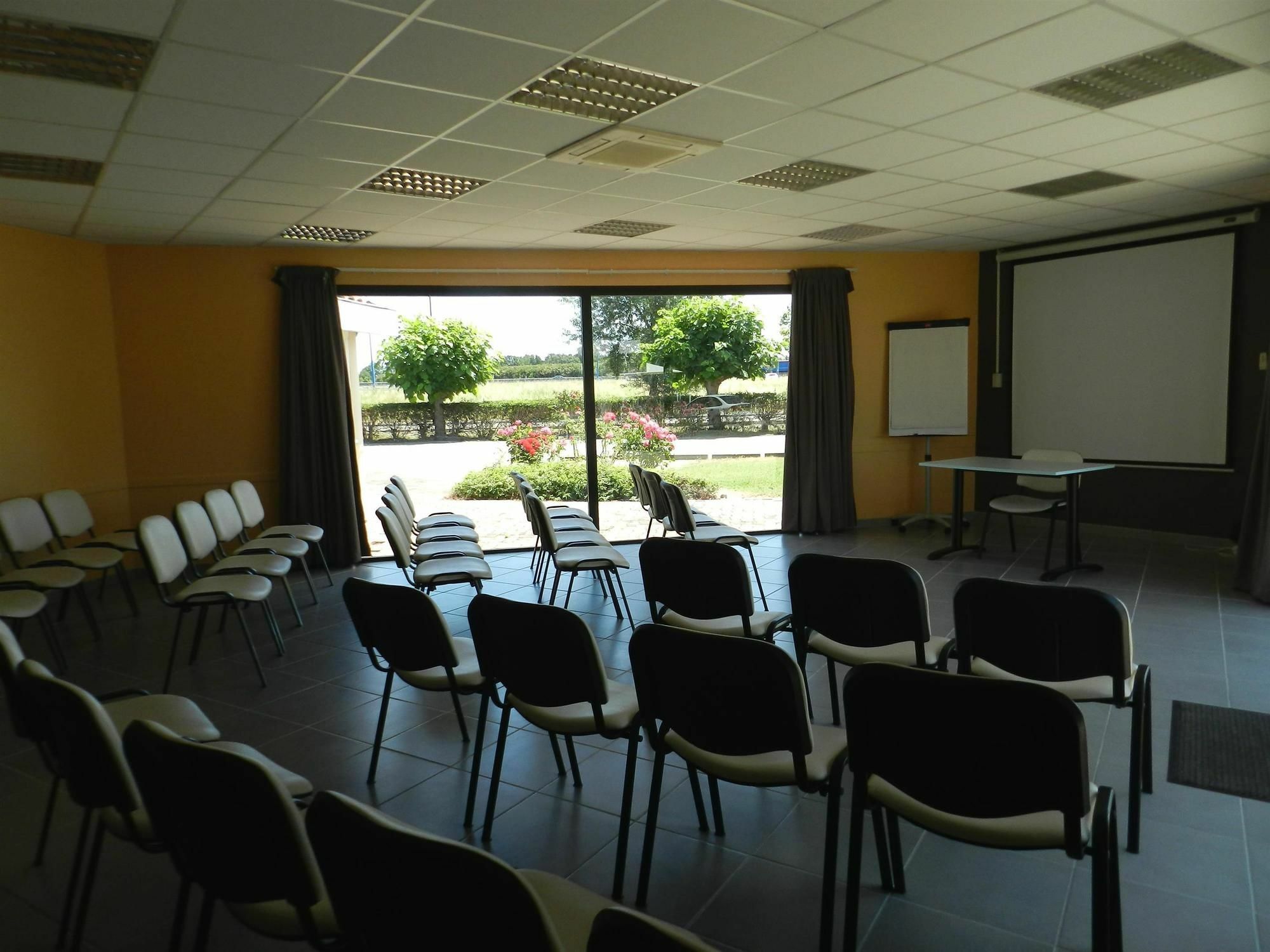 Hotel Kyriad Montauban Negocio foto